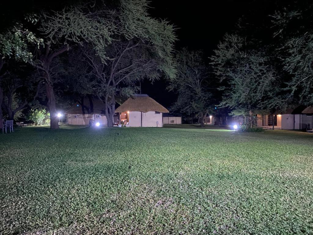 Big 5 Toro Lodge Kasane Kültér fotó